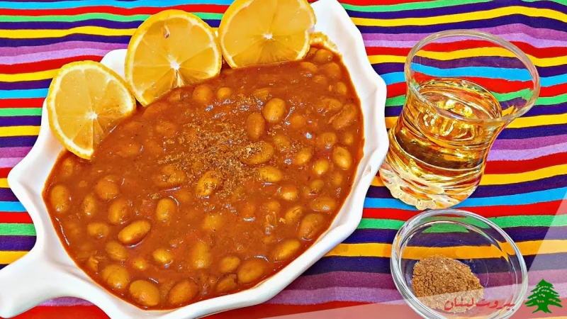 خوراک لوبیا با لیمو و نان و سبزی