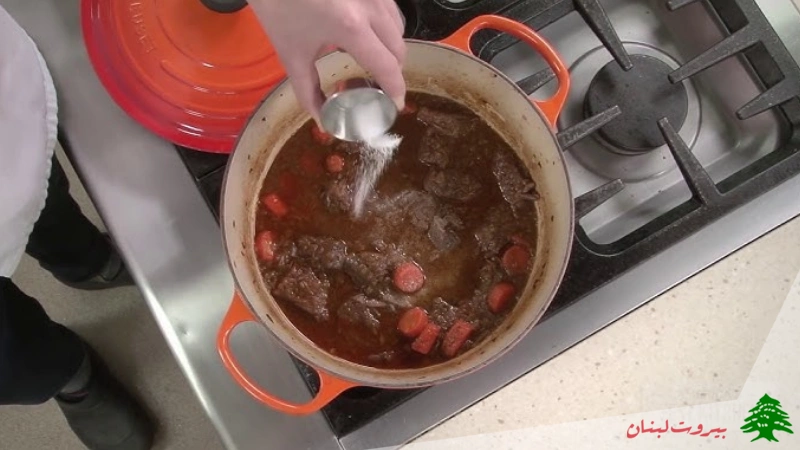 اضافه کردن نمک برای رفع ترشی غذا